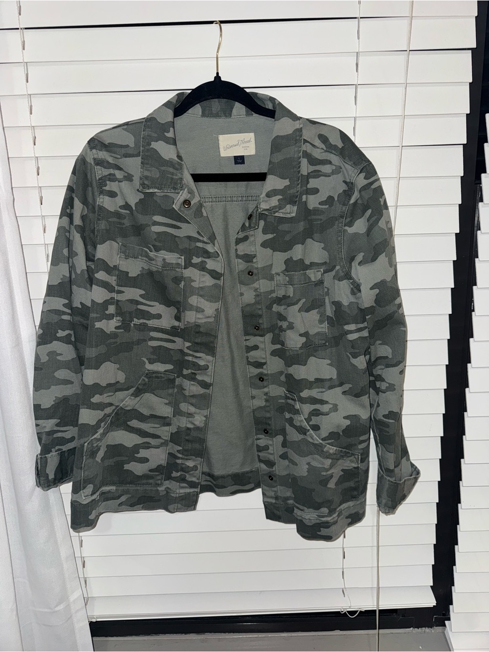 Universal Threads camo jacket - Picture 2 of 3